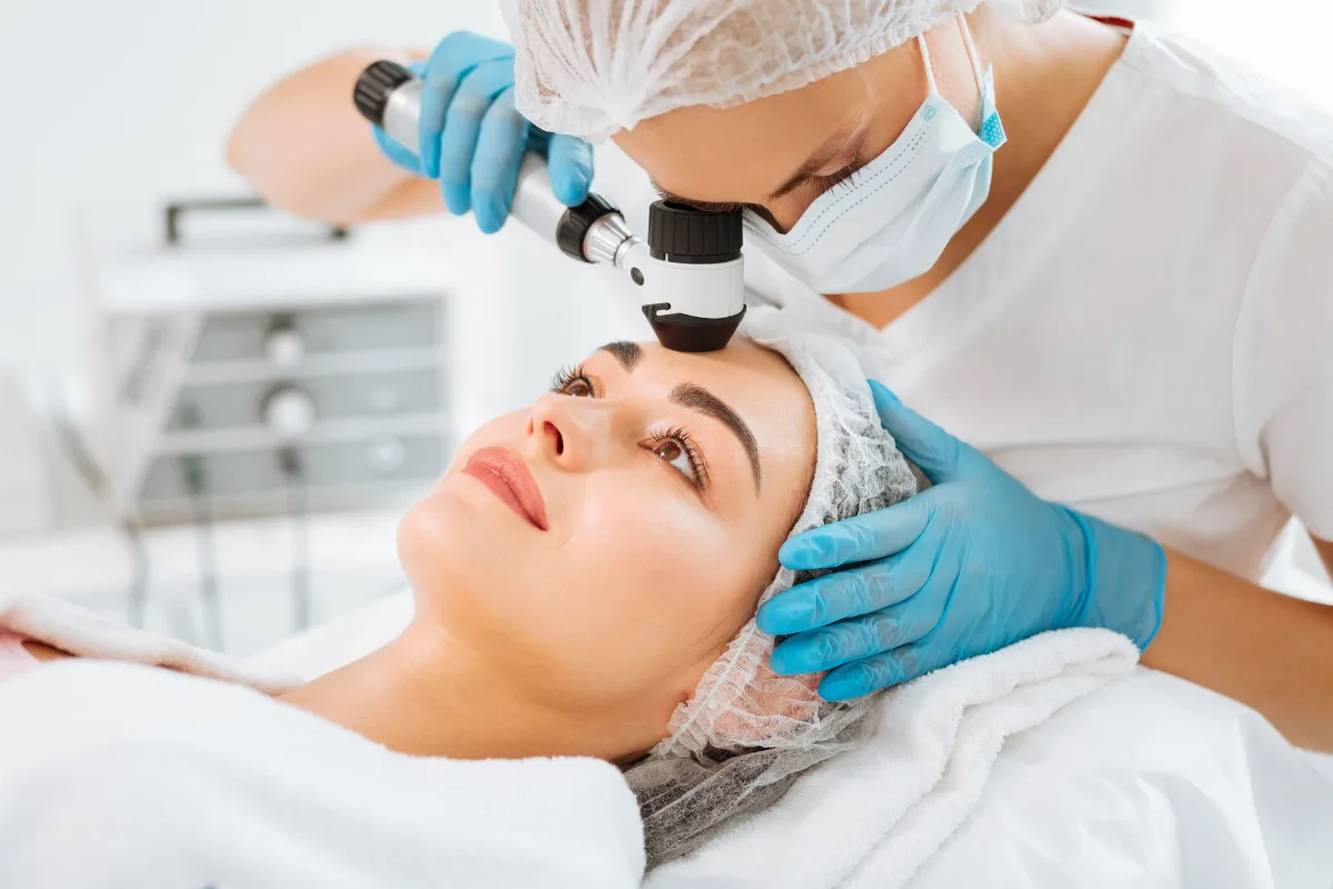 Czym zajmuje się dermatologia estetyczna?